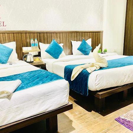 Qotel Hotel Rajouri Garden Above Ritu Marbles, Near Rajouri Garden Metro Station-Couple Friendly นิวเดลี ภายนอก รูปภาพ