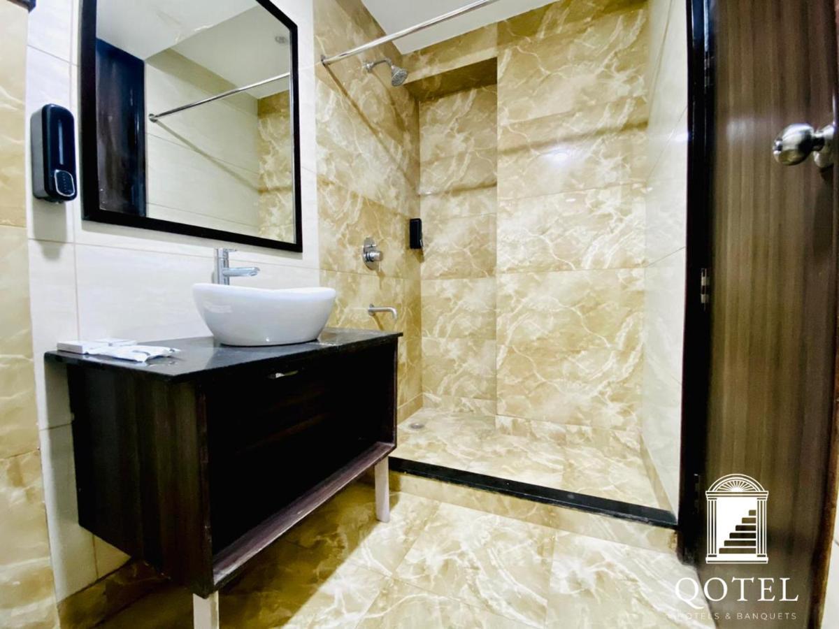 Qotel Hotel Rajouri Garden Above Ritu Marbles, Near Rajouri Garden Metro Station-Couple Friendly นิวเดลี ภายนอก รูปภาพ